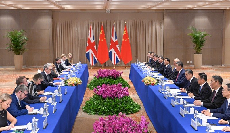 习近平会见英国首相斯塔莫2.jpg